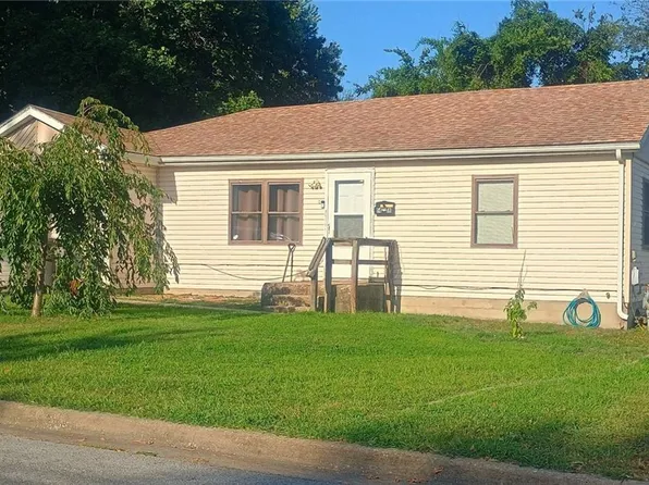 1418 N Cedar St, Nevada, MO 64772