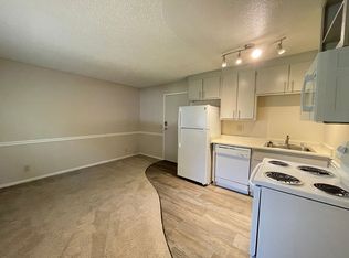 Includes Free Covered and Gated Parking Space! $1,000 Moves You in Today!, Sacramento, CA 95814