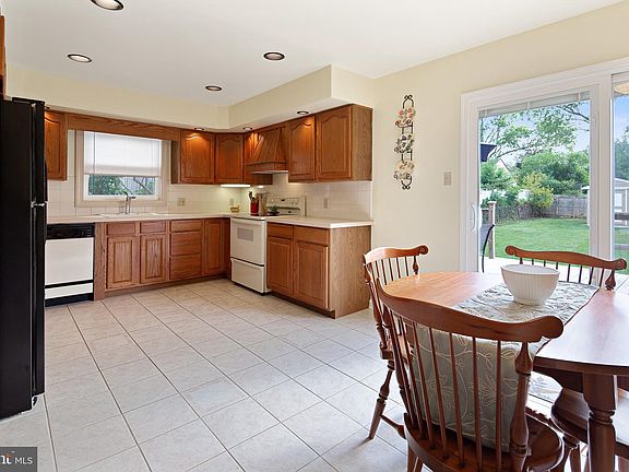 5th image of 2461 Owen Dr