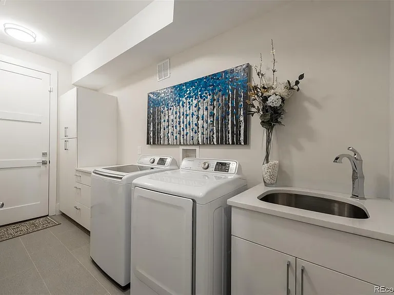 2214 Ames St #B — Photo 11