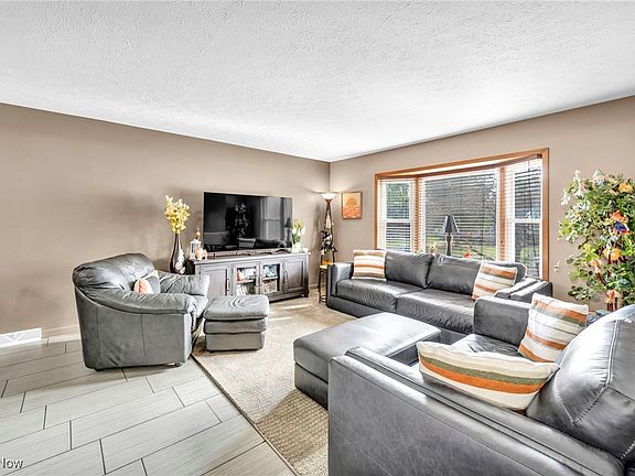 5th image of 3931 Buckingham Dr