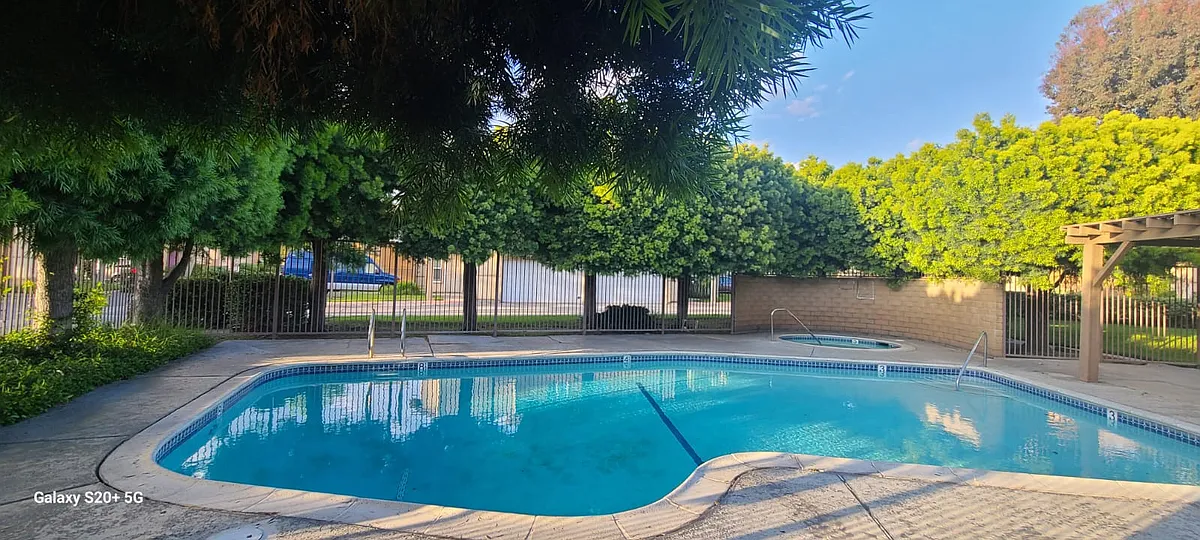 Building Photo - 12828 Ramona Blvd #19