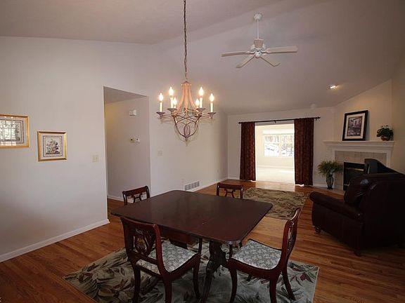 3rd image of 2784 Mansard Ln