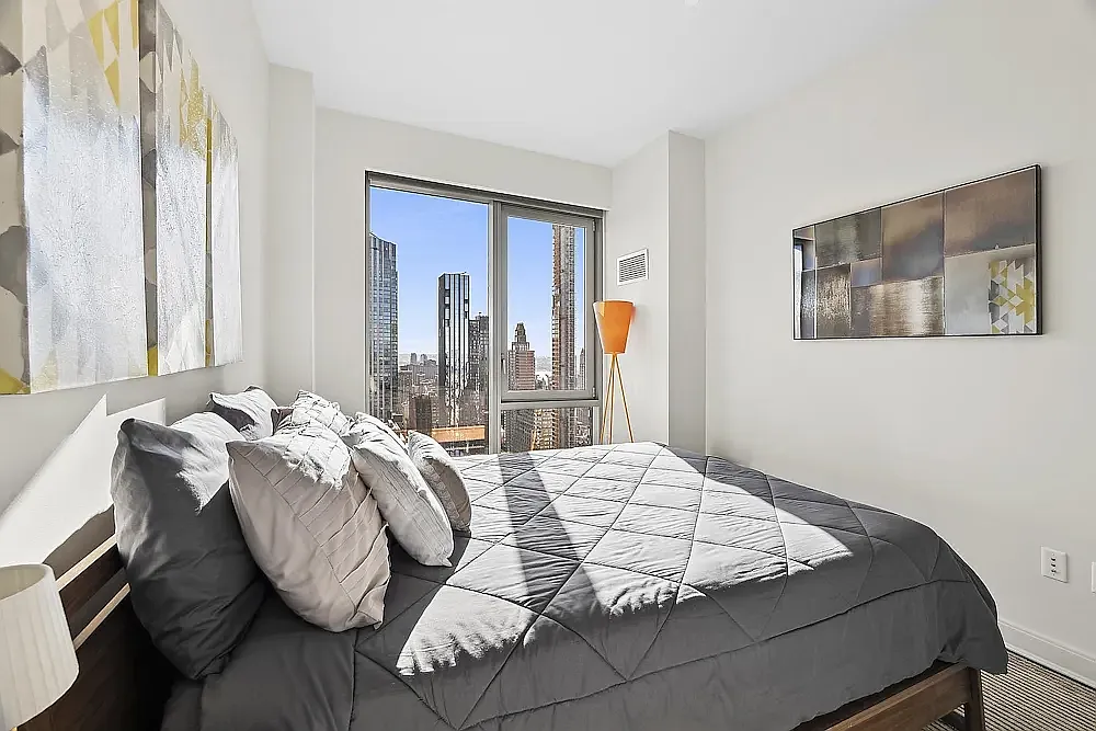 100 West 31st Street — Photo 3