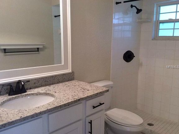 4th image of 729 Carvell Dr