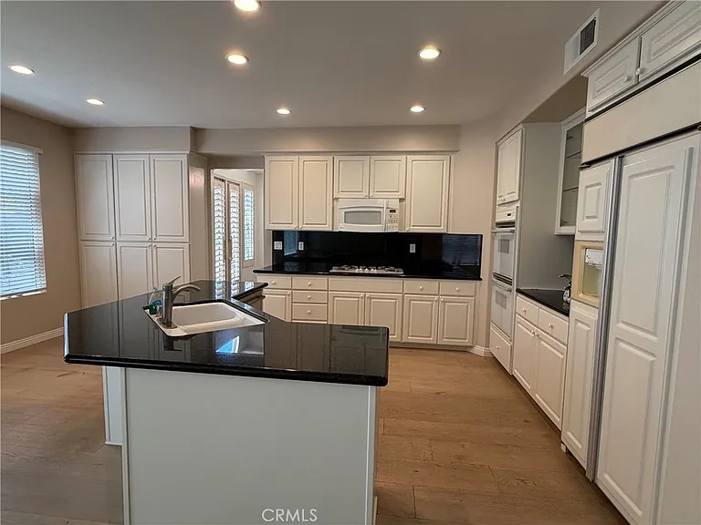 7056 Ashley Dr — Photo 6