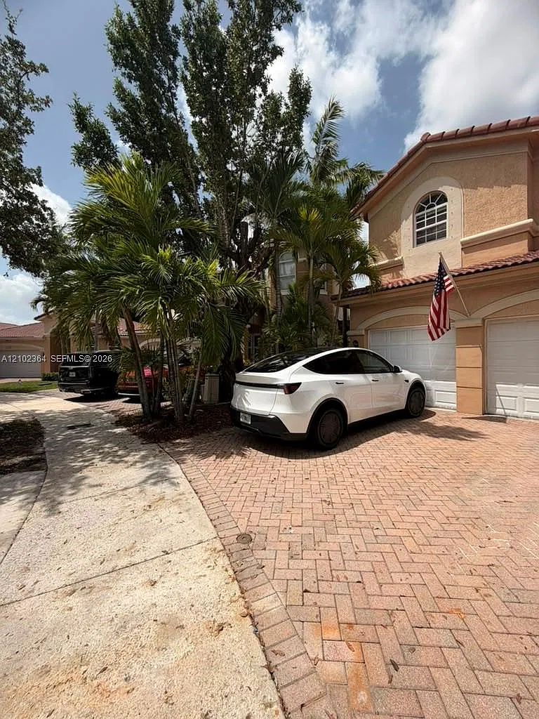 Doral Isles North Sec One — Photo 4