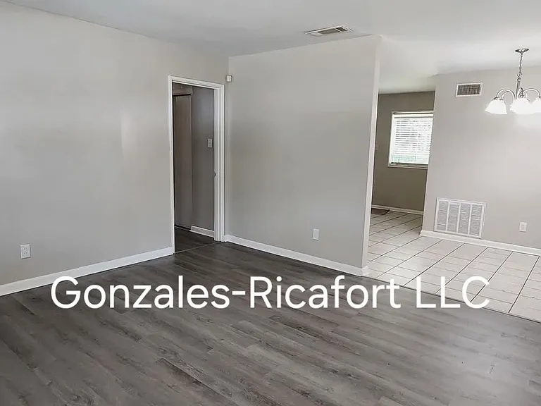 4107 Latimer Ln — Photo 3