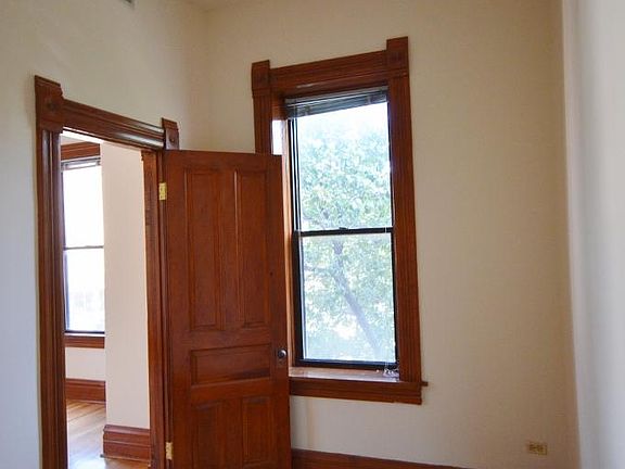 4th image of 2058 N Clybourn Ave #2