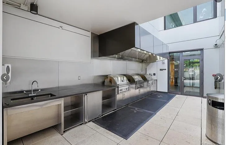 18th floor public poolside grill and kitchen