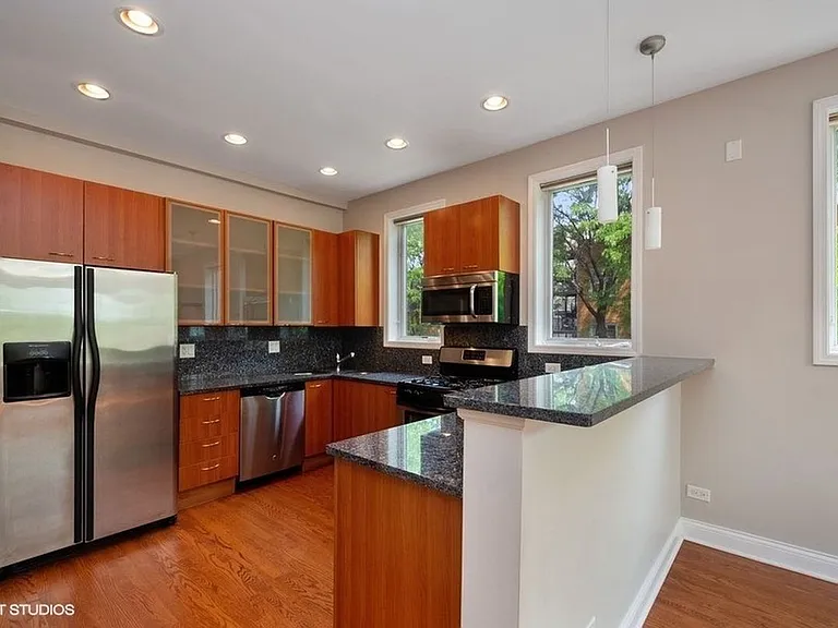 1458 N Artesian Ave #E — Photo 2