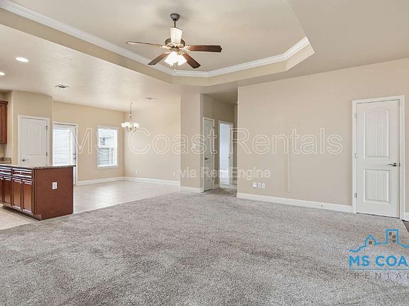 5th image of 915 Old Towne St