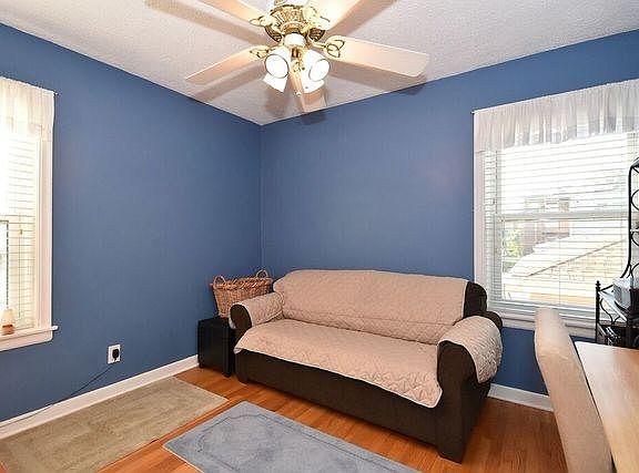 5th image of 10318 Canterbury St