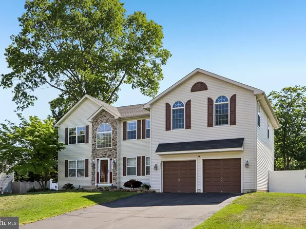 861 Longwood Dr, Vineland, NJ 08361