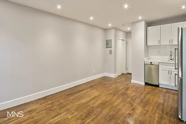 Rented by MNS Marketing | media 21