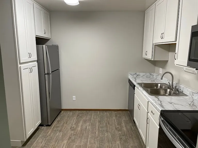 Executive East Apartments — Photo 9