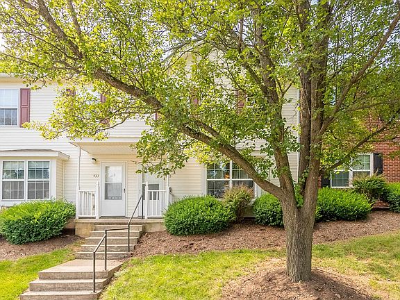3rd image of 435 Laurence Ln