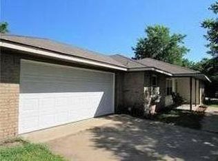 2108 N Village Dr, Bonham, TX 75418