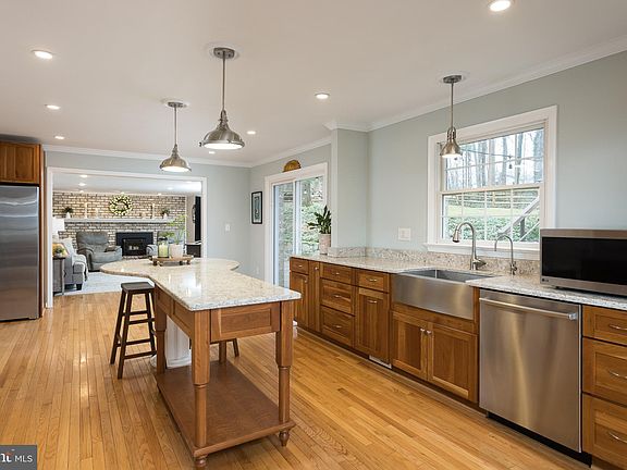 4th image of 3106 Woolsey Dr