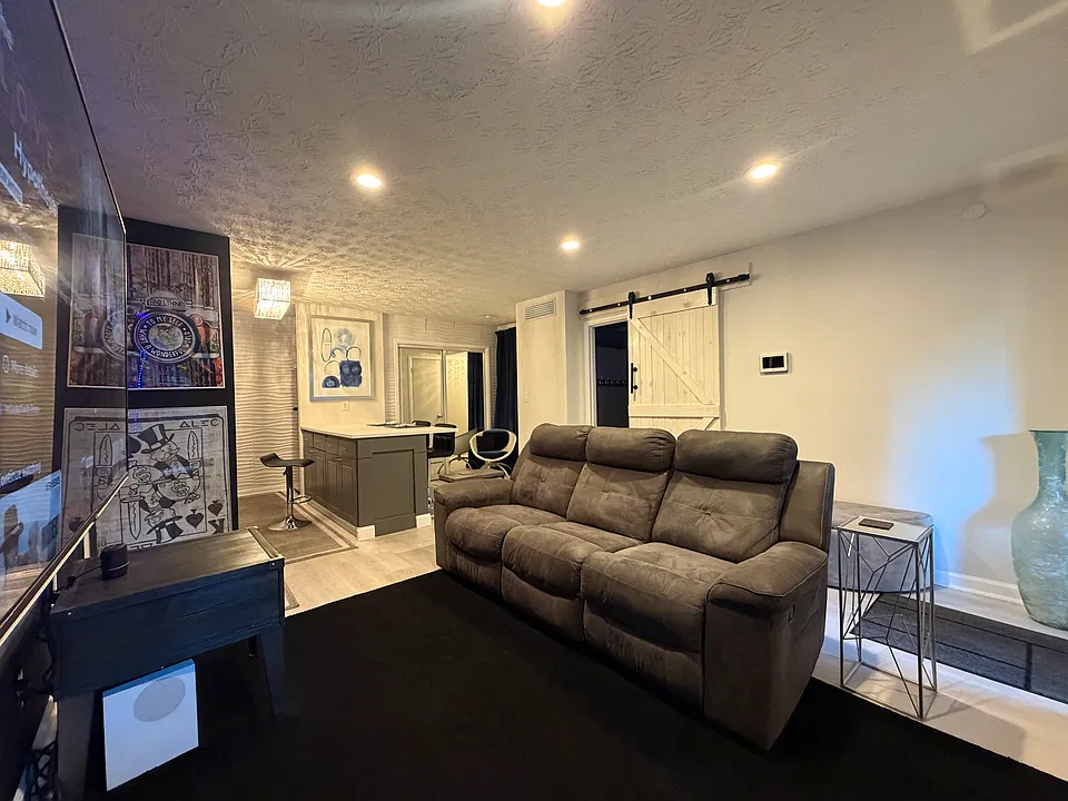 1303 Summit Dr