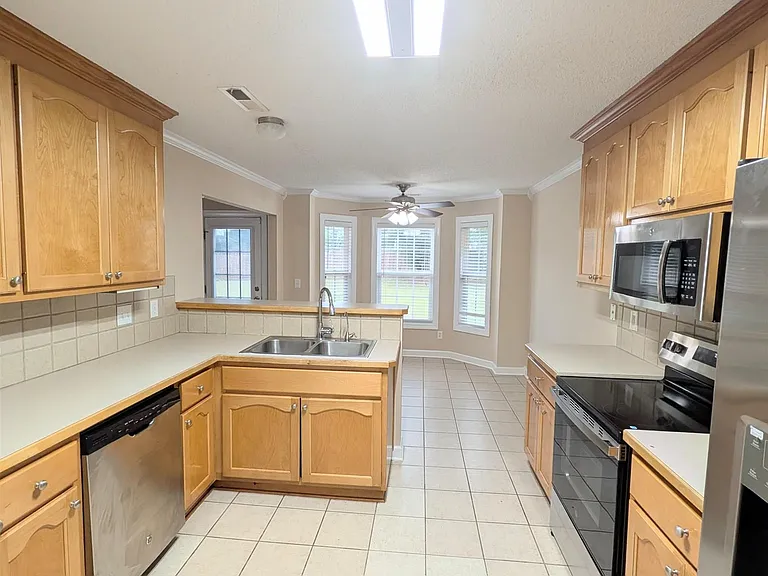 102 W Kilburn Cir — Photo 16