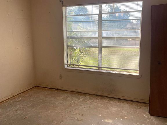 4th image of 126 E 23rd St