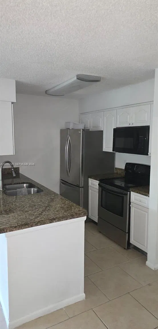 Bella Grand Condo — Photo 3