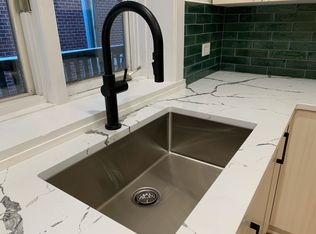 1039 W Barry Ave #2, Chicago, IL 60657