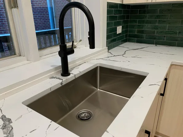 1039 W Barry Ave #2, Chicago, IL 60657