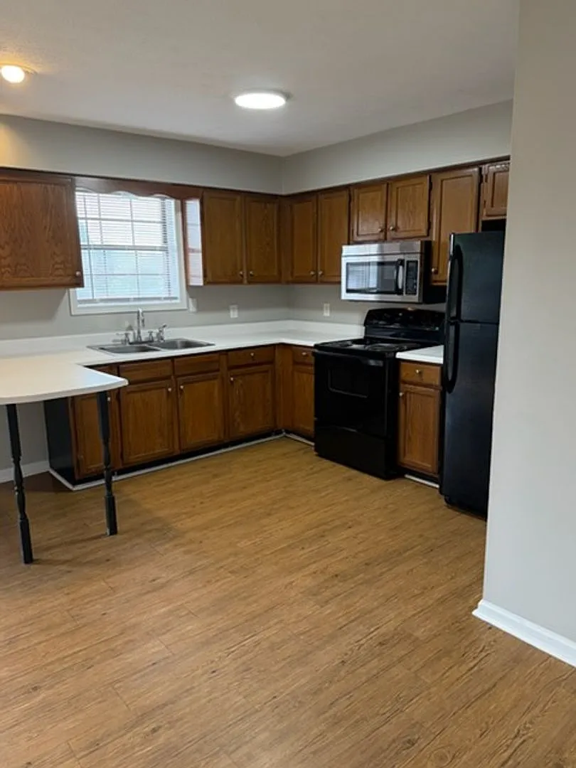 100 South Fairview Avenue — Photo 1