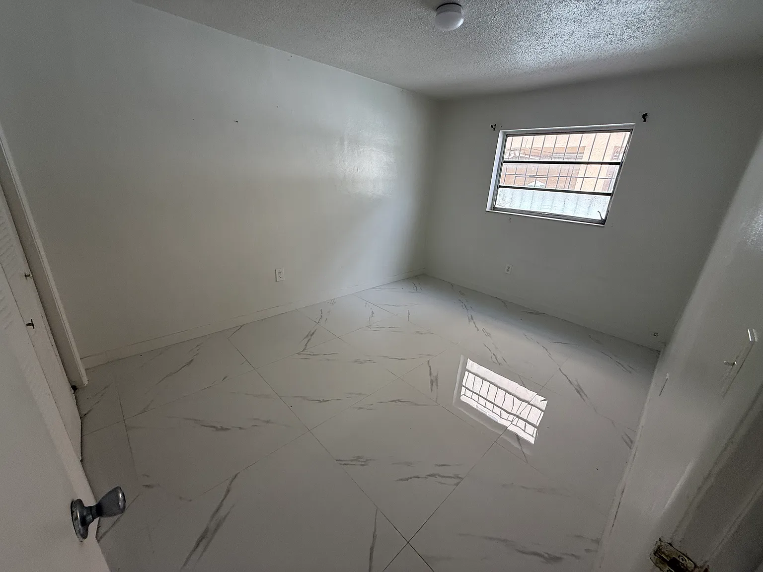2 bed, 700 sqft, $2,100 — Photo 4