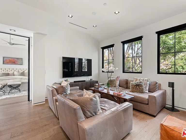 601 N Crescent Heights Blvd — Photo 9