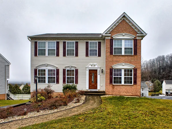 304 Chanticleer Cir #1, New Stanton, PA 15672