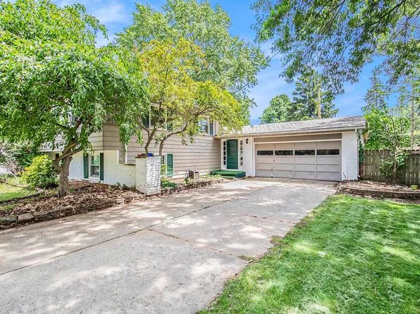 1714 Canterbury Dr, Elkhart, IN 46514