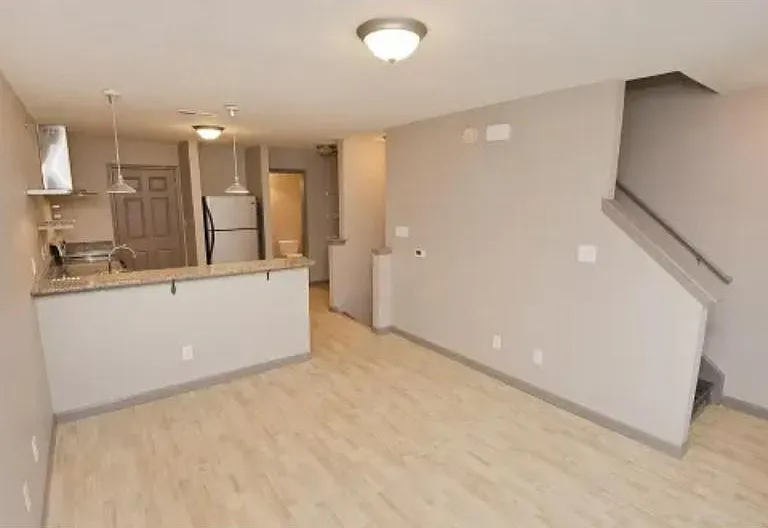733 Capitol Loft Apartments — Photo 9