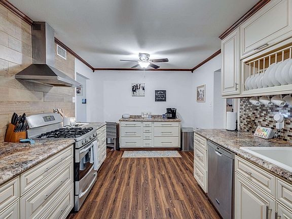 5th image of 120 Fairlane Dr