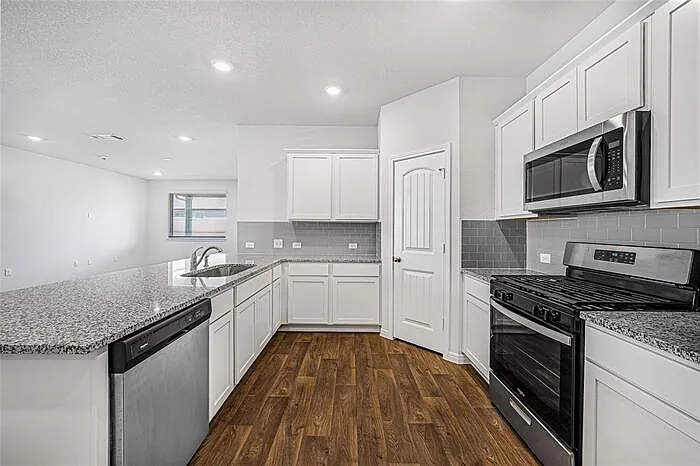 121 Mackinac Ln — Photo 2