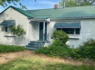 3 Division St, Onancock, VA 23417