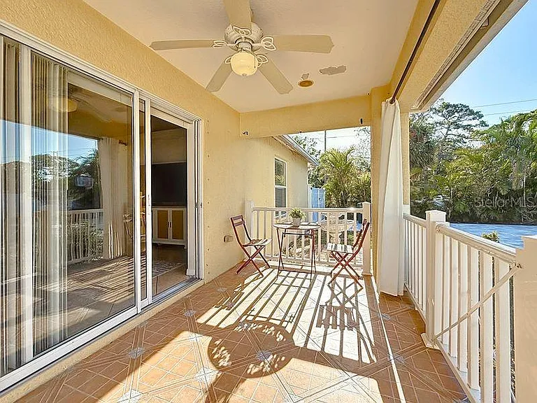 2402 Dryer Ave — Photo 36