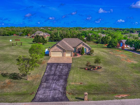 3rd image of 2925 Mallard Cir