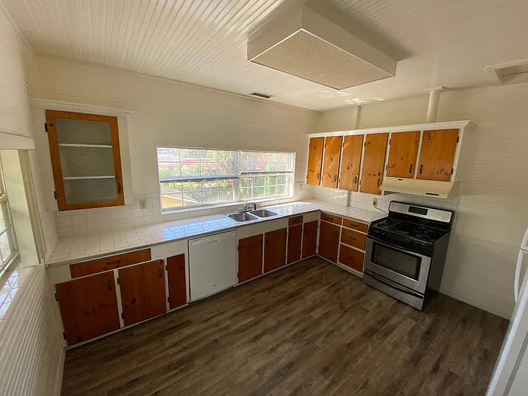 902 S Grove St — Photo 11