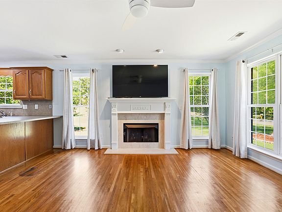 4th image of 5272 Rosemary Rd