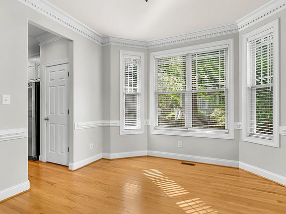 5th image of 205 Country Valley Ct