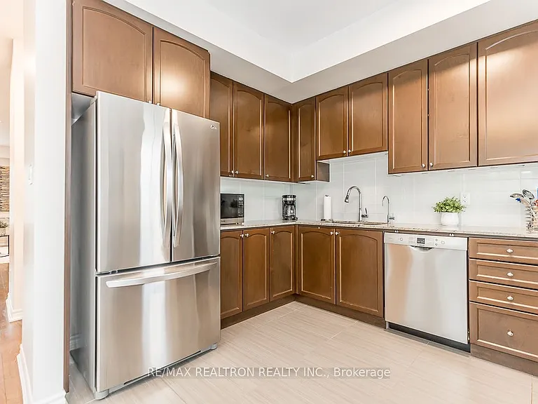 28 Donald Buttress Blvd W — Photo 23