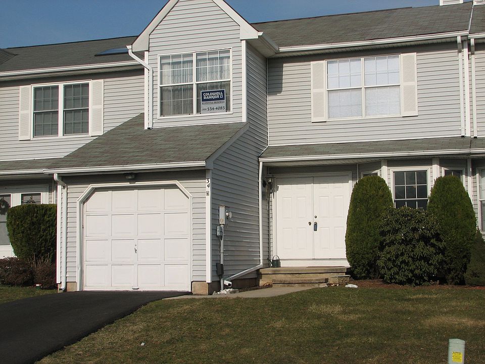 Elegantly appointed 2 BR townhome!