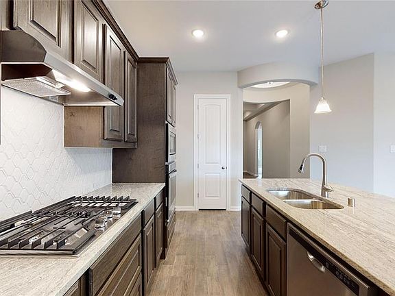 5th image of 5125 Sangria Dr