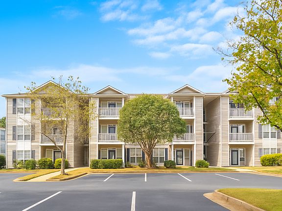 Apartments at Lake St James in Conyers GA