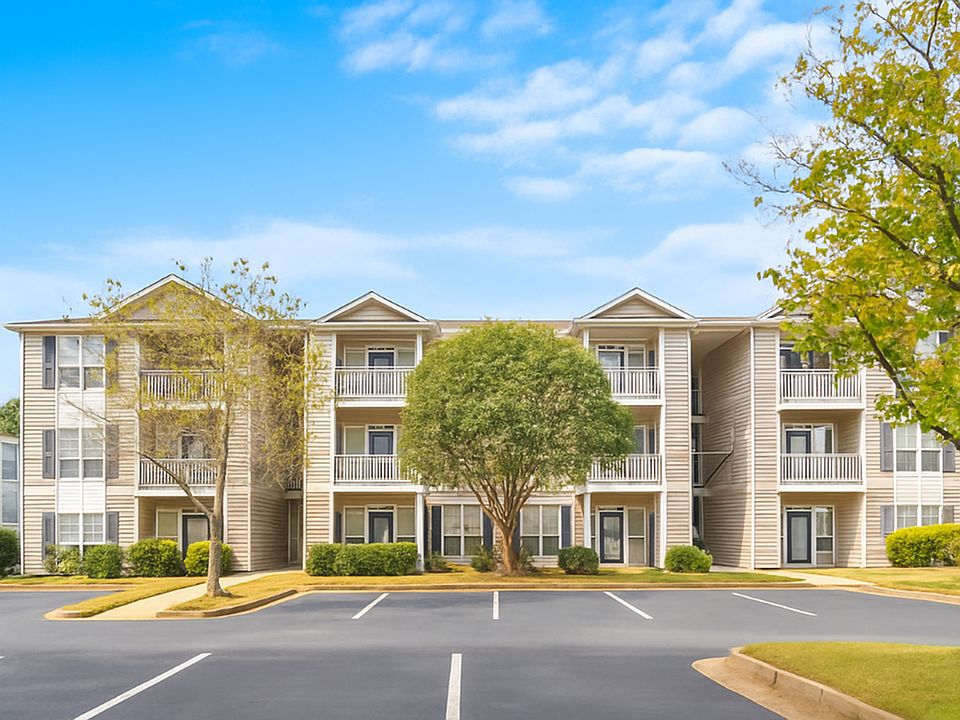 Apartments at Lake St James in Conyers GA