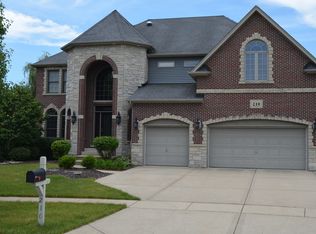 210 Amherst Ct, Oswego, IL 60543