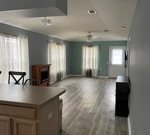 5th image of 2446 Trailwood Dr